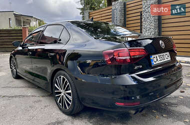 Седан Volkswagen Jetta 2015 в 