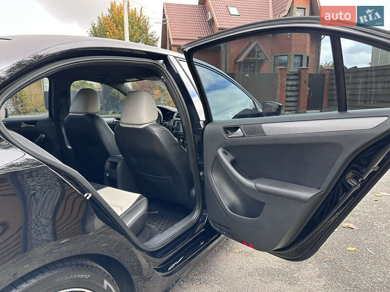 Седан Volkswagen Jetta 2015 в Києві фото 16 Седан Volkswagen Jetta 2015 в Києві