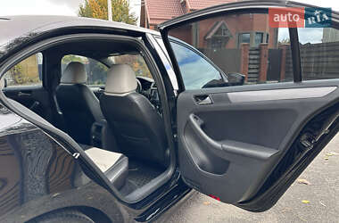 Седан Volkswagen Jetta 2015 в 