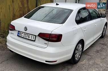Седан Volkswagen Jetta 2016 в 