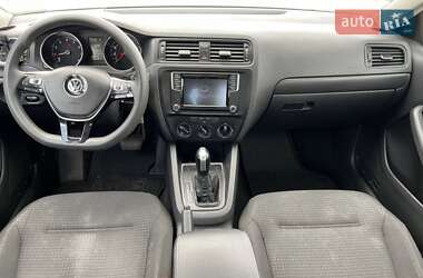 Седан Volkswagen Jetta 2016 в 