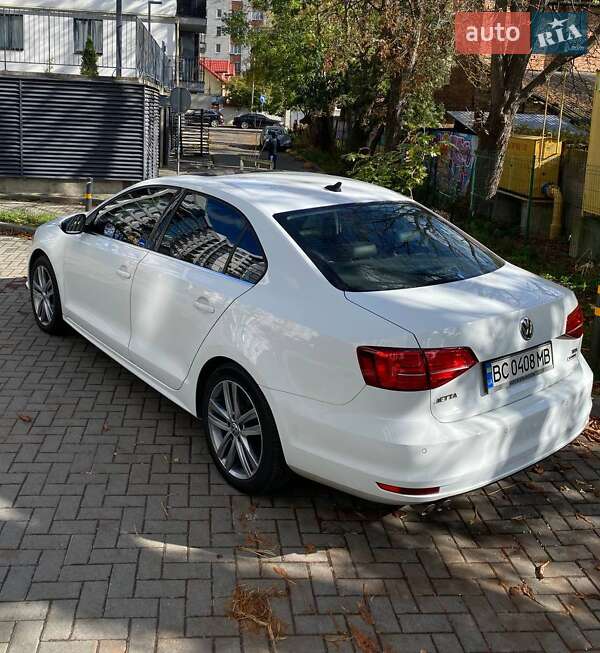 Седан Volkswagen Jetta 2015 в Львове