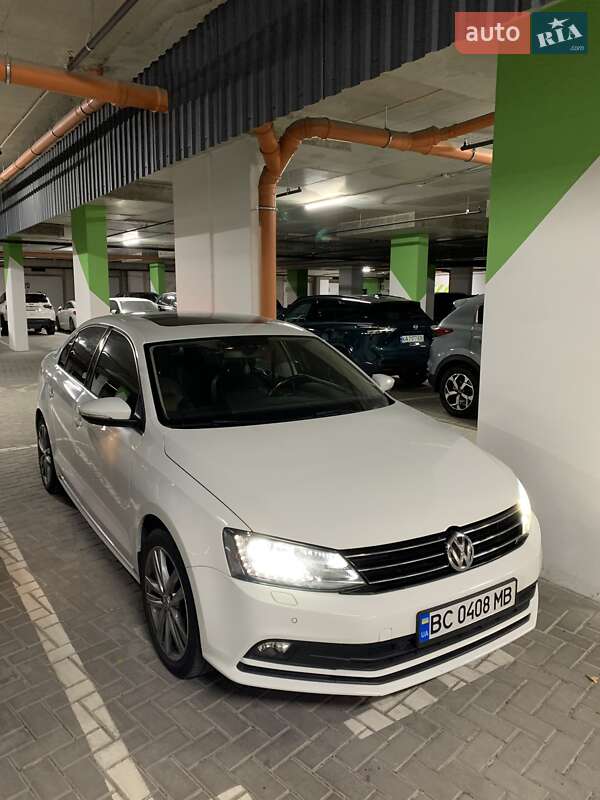 Седан Volkswagen Jetta 2015 в Львове