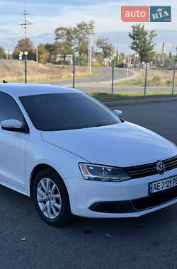 Седан Volkswagen Jetta 2013 в  фото 10 Седан Volkswagen Jetta 2013 в