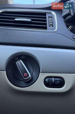 Седан Volkswagen Jetta 2013 в  фото 31 Седан Volkswagen Jetta 2013 в