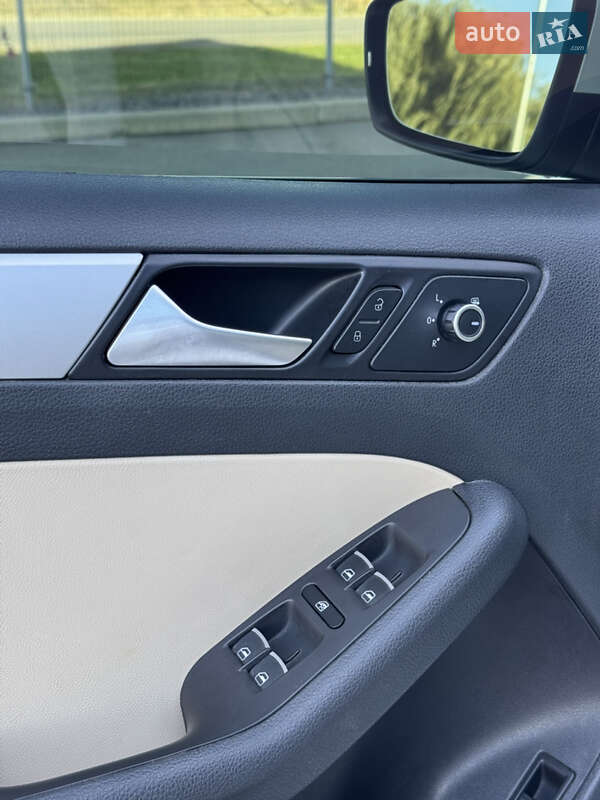 Седан Volkswagen Jetta 2013 в Дніпрі фото 22 Седан Volkswagen Jetta 2013 в Дніпрі