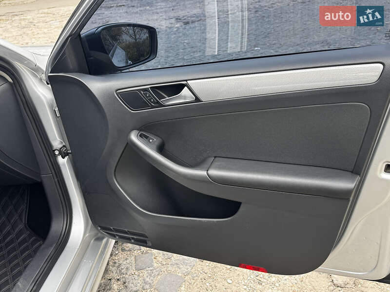 Седан Volkswagen Jetta 2016 в Києві