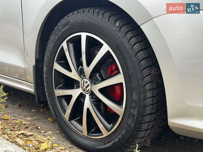 Седан Volkswagen Jetta 2016 в Києві