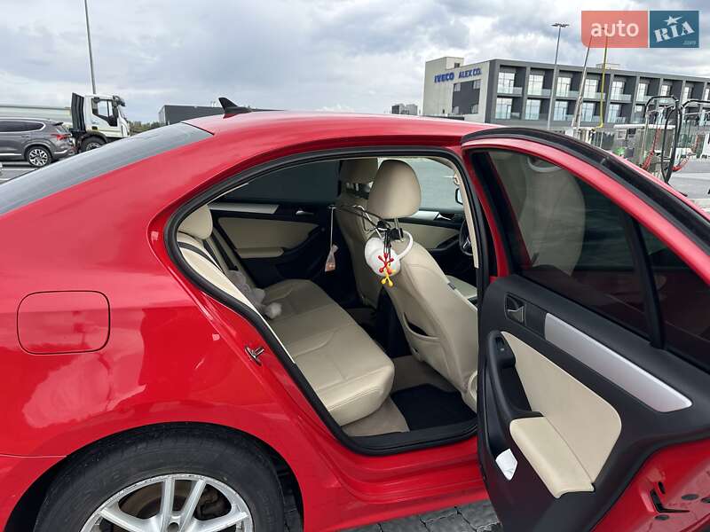 Седан Volkswagen Jetta 2011 в Львове