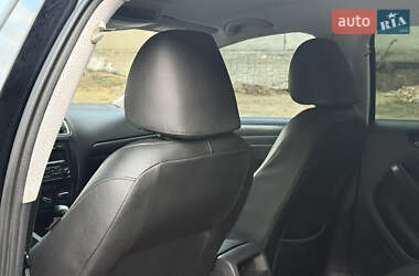 Седан Volkswagen Jetta 2012 в 