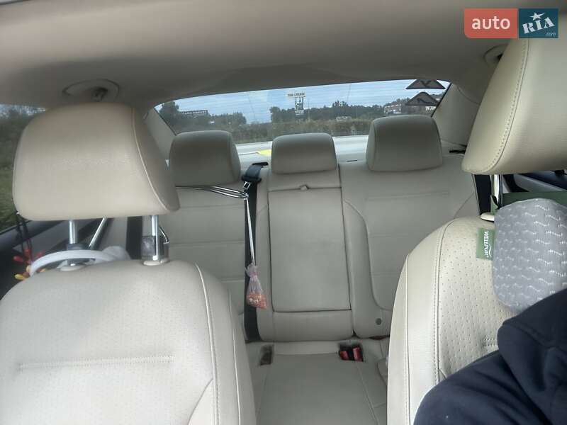 Седан Volkswagen Jetta 2011 в Львове