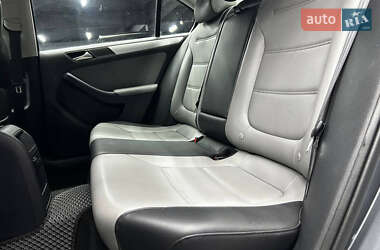 Седан Volkswagen Jetta 2014 в 