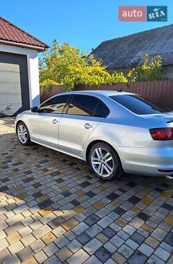 Седан Volkswagen Jetta 2015 в 