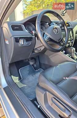 Седан Volkswagen Jetta 2015 в 