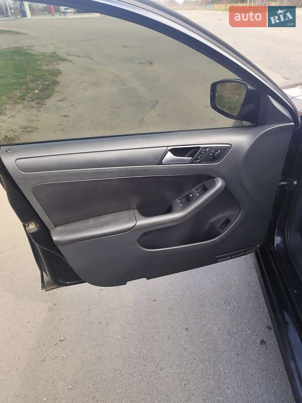 Седан Volkswagen Jetta 2013 в Днепре