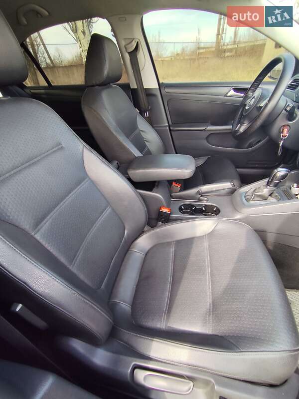 Седан Volkswagen Jetta 2013 в Днепре
