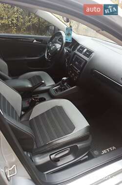 Седан Volkswagen Jetta 2016 в 