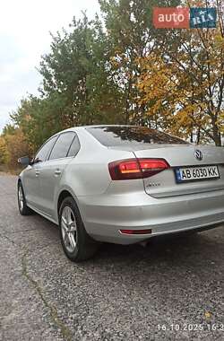 Седан Volkswagen Jetta 2016 в 