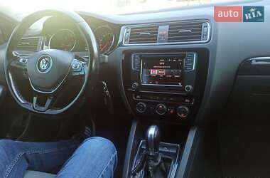 Седан Volkswagen Jetta 2016 в 