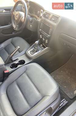 Седан Volkswagen Jetta 2012 в 