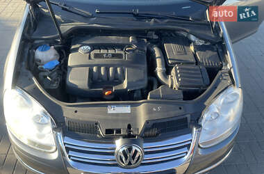 Седан Volkswagen Jetta 2005 в  фото 8 Седан Volkswagen Jetta 2005 в