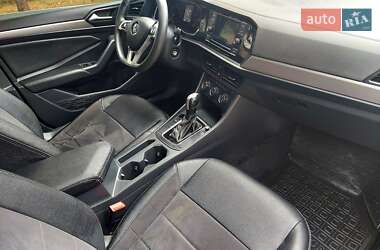 Седан Volkswagen Jetta 2018 в 