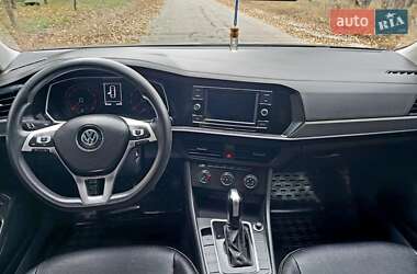 Седан Volkswagen Jetta 2018 в 