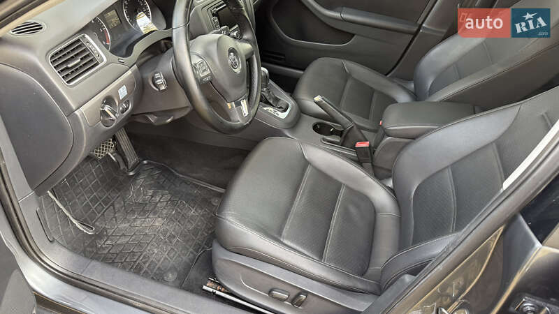 Седан Volkswagen Jetta 2013 в Киеве фото 23 Седан Volkswagen Jetta 2013 в Киеве