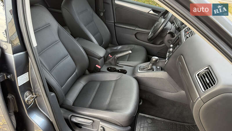 Седан Volkswagen Jetta 2013 в Киеве фото 38 Седан Volkswagen Jetta 2013 в Киеве