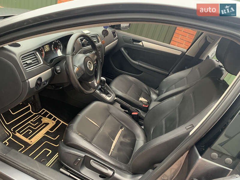 Седан Volkswagen Jetta 2012 в Иванковичах