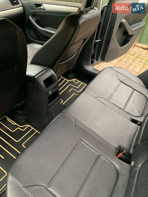 Седан Volkswagen Jetta 2012 в Иванковичах