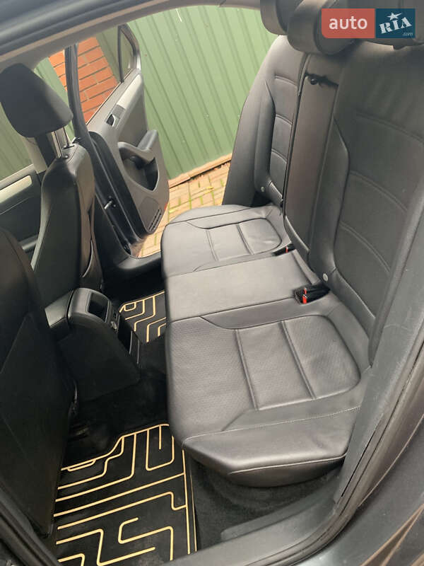 Седан Volkswagen Jetta 2012 в Иванковичах