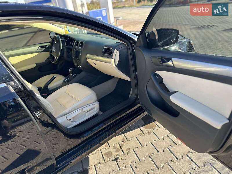 Седан Volkswagen Jetta 2016 в Жовкве