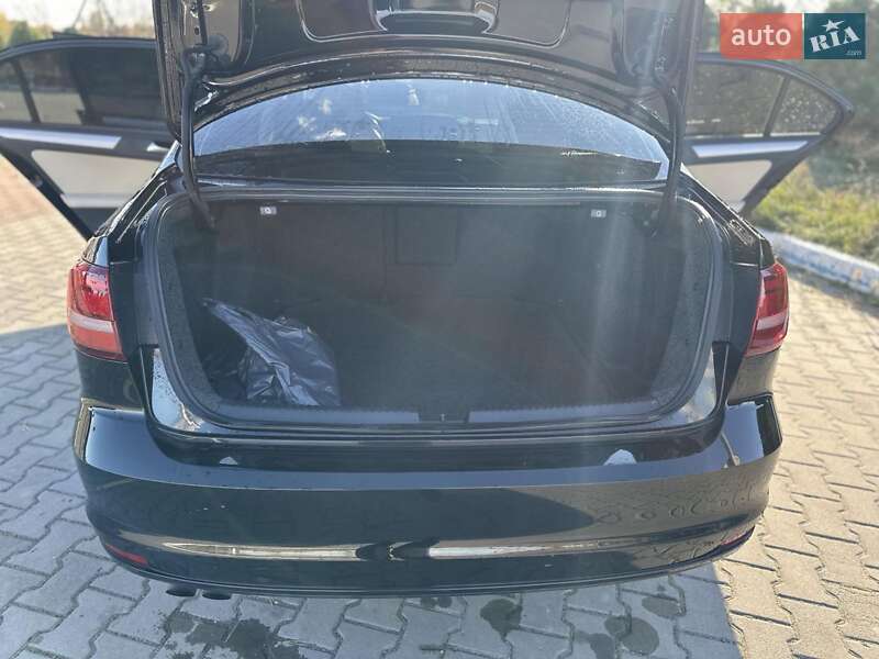 Седан Volkswagen Jetta 2016 в Жовкве
