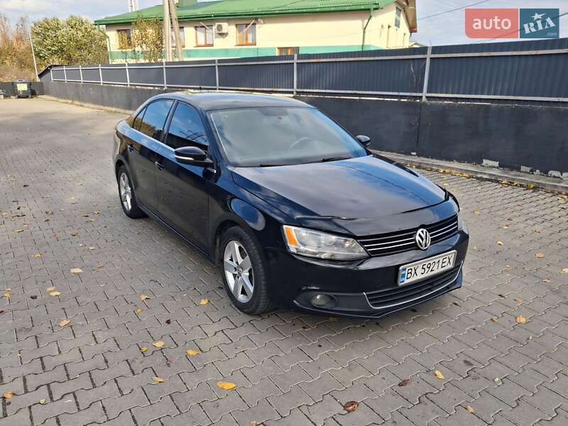 Седан Volkswagen Jetta 2013 в Львові