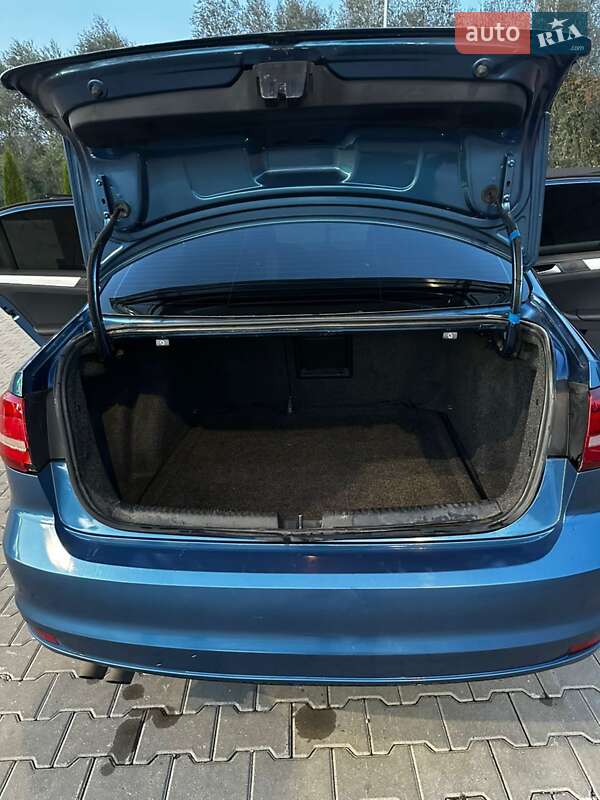 Седан Volkswagen Jetta 2016 в Хмельницком