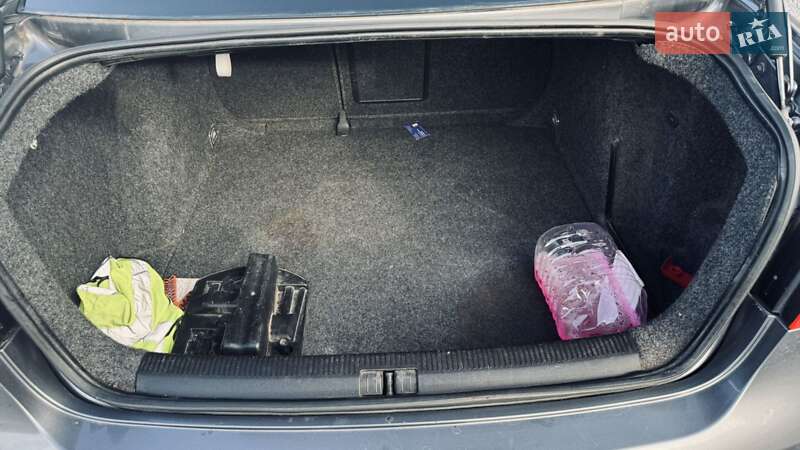 Седан Volkswagen Jetta 2005 в Львове