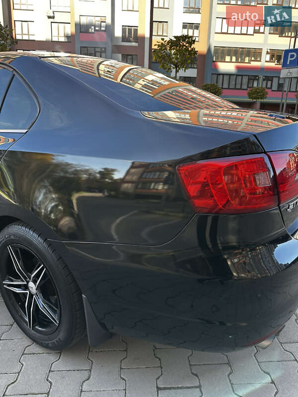 Седан Volkswagen Jetta 2013 в Тернополе