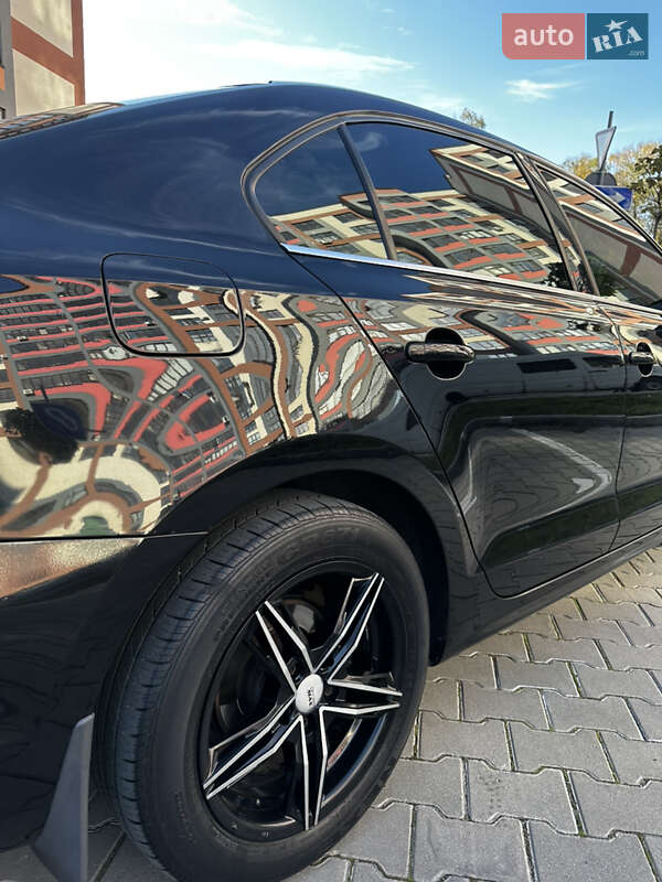 Седан Volkswagen Jetta 2013 в Тернополе