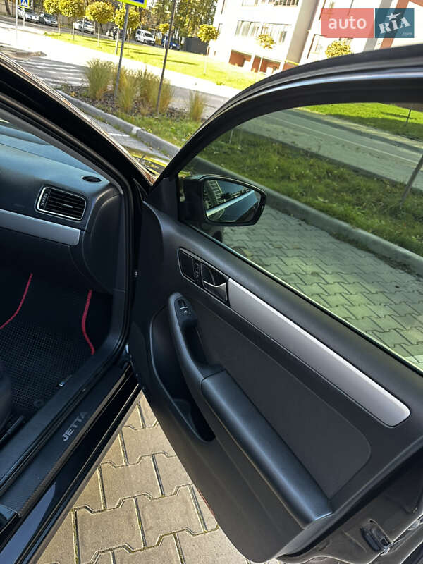 Седан Volkswagen Jetta 2013 в Тернополе