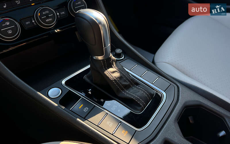 Седан Volkswagen Jetta 2019 в Львове