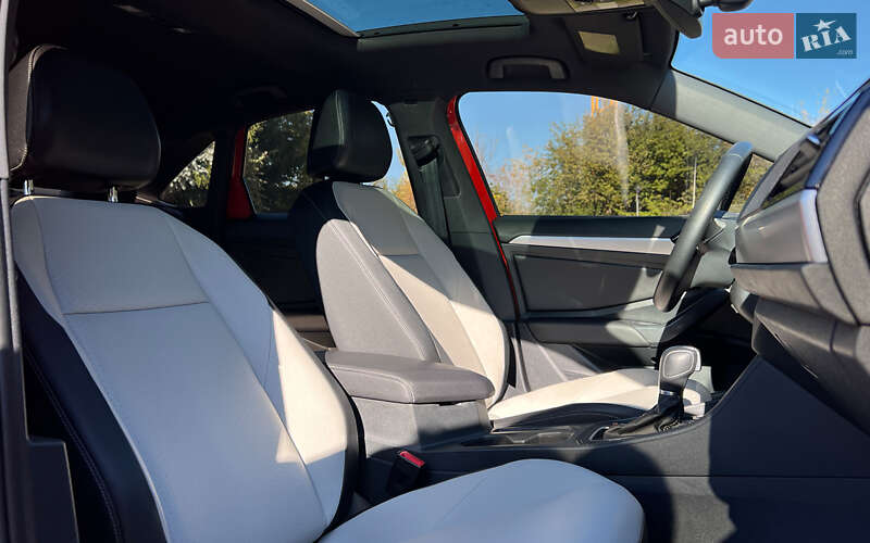 Седан Volkswagen Jetta 2019 в Львове