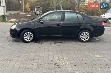 Седан Volkswagen Jetta 2006 в Надвірній