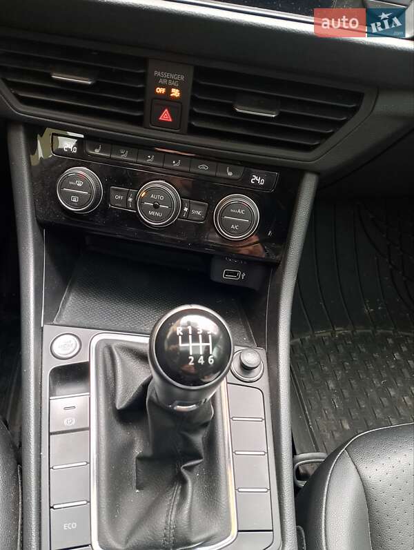 Седан Volkswagen Jetta 2018 в Рівному