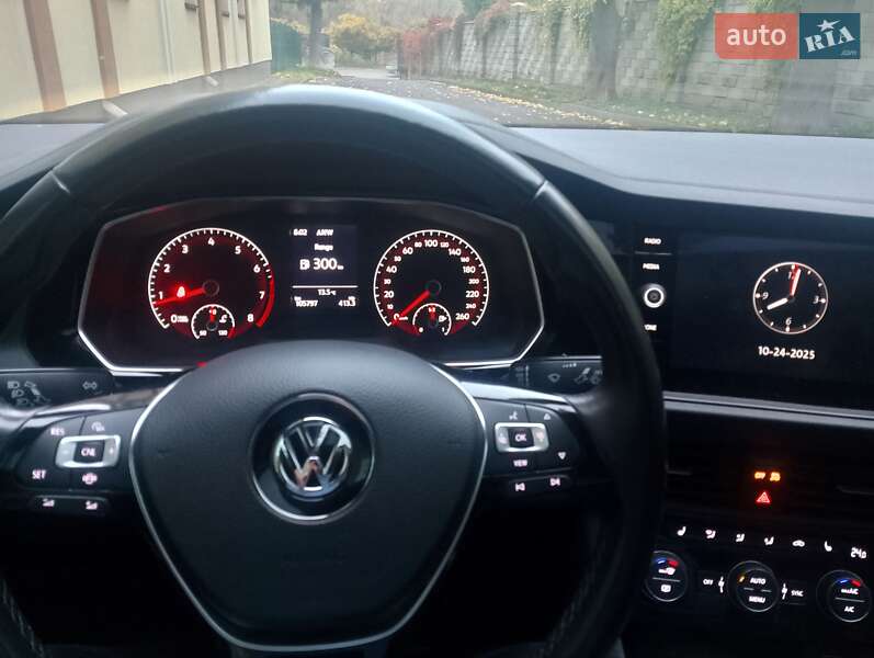 Седан Volkswagen Jetta 2018 в Рівному