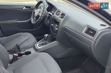 Седан Volkswagen Jetta 2011 в 