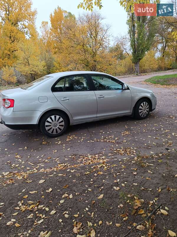 Седан Volkswagen Jetta 2005 в Верхньодніпровську