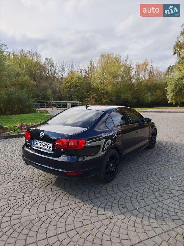 Седан Volkswagen Jetta 2011 в Луцке