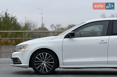Седан Volkswagen Jetta 2015 в  фото 13 Седан Volkswagen Jetta 2015 в