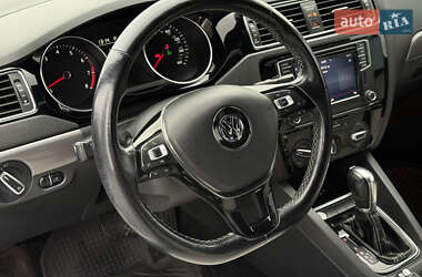 Седан Volkswagen Jetta 2015 в  фото 32 Седан Volkswagen Jetta 2015 в